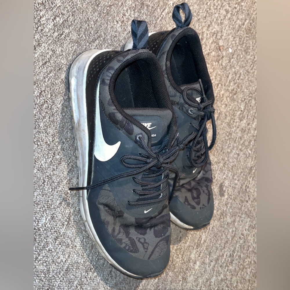 Nike | Butterfly Print | Size: 7